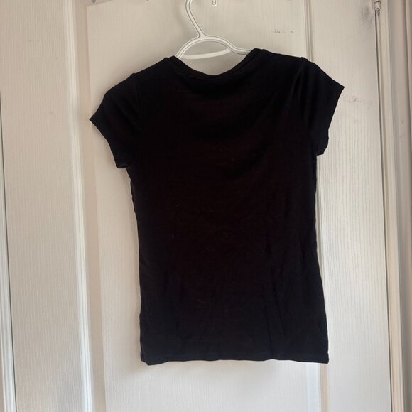 Uniqlo vneck tshirt - Picture 3 of 3